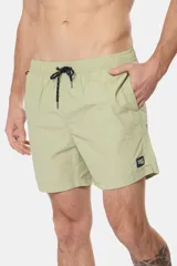 Short de baño negro liso, con cintura elástica y cordón regulable, dos bolsillos laterales y suspensor de malla fina.