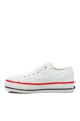 Championes Pony modelo GMH432, color beige con plataforma blanca y líneas marrones. Cuenta con cordones blancos, puntera de goma blanca y el logo clásico de la marca en el lateral.