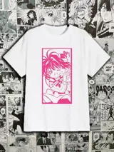 Remera blanca de algodón con estampado frontal de Sakura Kinomoto y Kero de la serie Sakura Card Captor en color rosa.