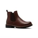 Bota tipo chelsea de cuero color marrón, con paneles elásticos laterales, suela track dentada y costuras decorativas en el borde de la suela.