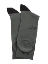 Medias de caña media color gris con estampado de perro salchicha, talón en color negro y logo de la marca en la parte superior.
