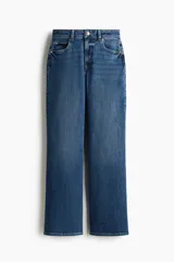 Jean wide leg de tiro alto en denim de algodón con leve elasticidad. Presenta diseño de cinco bolsillos, presillas para cinturón y cierre frontal con botón metálico.