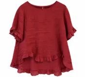Blusa de lino color bordó, de manga corta con volados, cuello redondo y diseño asimétrico con terminación en volados en el ruedo.