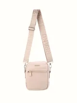 Bandolera pequeña de lona color beige, con cierre frontal y correa ajustable con logo estampado.