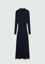 Vestido largo de punto fino, de corte entallado y diseño minimalista. Presenta cuello redondo, mangas largas con puños en contraste y un acabado liso y elegante.