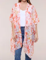 Kimono de diseño abierto, confeccionado en tela ligera con estampado floral en tonos anaranjados y blancos, de mangas amplias y corte holgado.