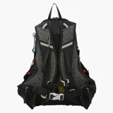 Mochila de trekking Merrell modelo Grayling de 30 litros, color negro con detalles en naranja vibrante en cierres y cordones. Presenta un logo 'M' en naranja en la parte superior y la marca 'MERRELL' en naranja en el bolsillo frontal inferior.