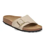 Sandalias Birkenstock modelo Madrid, color beige, con una sola tira ancha ajustable mediante una hebilla metálica dorada. Presenta plantilla anatómica de corcho y suela de goma negra.