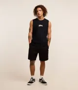 Bermuda de sarga lavada con bolsillos laterales y traseros, confeccionada en algodón con un toque de elastano para mayor comodidad.