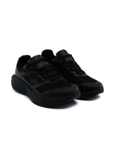 Championes deportivos Umbro Gridlock para hombre, color negro, de diseño moderno con suela chunky y capellada de malla transpirable con refuerzos sintéticos.
