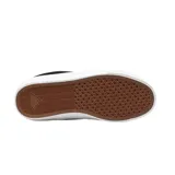 Championes de skate Emerica modelo Temple, color negro con detalles en blanco. Presentan un diseño de perfil bajo con capellada de gamuza, logo lateral característico de la marca, cordones blancos y suela de goma vulcanizada.