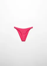 Braga de bikini de tiro medio con diseño clásico y tejido texturizado. Cuenta con forro interior para mayor comodidad.