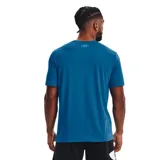 Remera Under Armour negra de corte clásico, con logo de la marca en rojo en el centro del pecho.