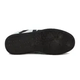 Championes urbanos Austral modelo Boreal para mujer, en color blanco con detalles en negro y puntera gris de gamuza, con suela oscura de goma.