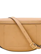 Cartera crossbody Longchamp modelo Epure M, de diseño estructurado y minimalista con solapa frontal y cierre de broche metálico. Incluye correa larga ajustable para llevar al hombro o cruzada.