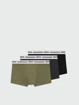 Pack de tres bóxers ajustados Boss en colores verde militar, gris oscuro y negro, con cintura elástica ancha en color blanco con el logotipo de la marca y rayas decorativas.