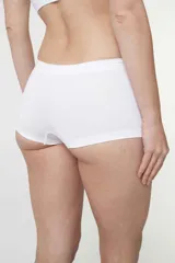 Boxer de tiro medio confeccionado en microfibra sin costuras, diseñado para ofrecer comodidad y un ajuste invisible bajo la ropa.