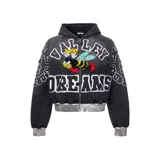 Campera tipo hoodie con cierre frontal, de corte boxy fit, color negro con efecto desgastado. Presenta bordados frontales con texto y un diseño de abeja, además de detalles de texto en las mangas.
