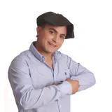 Camisa de hombre a cuadros rojos y blancos, de manga larga y corte clásico.