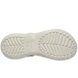 Sandalias de plataforma Crocs modelo Classic Bae, color hueso, con diseño de dos tiras, suela ultracontorneada con altura de cuña y tira trasera ajustable. Cuentan con perforaciones compatibles con Jibbitz.