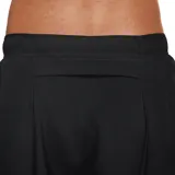 Short Nike Dri-FIT Challenger 7 de color negro, con cintura elástica y el logo de la marca estampado en el lateral.