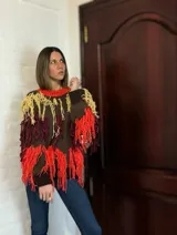 Sweater marrón de lana merino con cuello redondo y flecos XL de colores amarillo, naranja y borgoña.