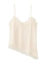 Top de satén color crema con escote en V y detalle de puntilla en el borde inferior. Presenta breteles finos y un corte fluido.