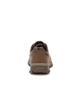 Zapato de cuero marrón marca Caterpillar, con diseño robusto, cordones al tono y suela de goma con relieve para mayor tracción.
