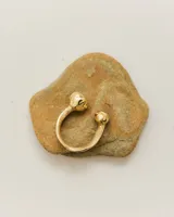 Anillo abierto de plata 925 con forma de herradura.