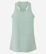 Musculosa deportiva de corte nadador, color amarillo claro, confeccionada en microfibra con textura perforada. Presenta escote en U y diseño holgado con pliegue en la espalda.