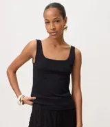 Blusa Marfinno de corte regular y tirantes anchos, confeccionada en tejido rib de algodón con elastano y escote cuadrado.