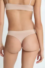 Bombacha tipo colaless de microfibra, con cintura elástica y logo de la marca estampado.