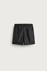 Short de baño negro de tejido técnico, con cintura elástica ajustable con cordón, bolsillos laterales y forro interior, perteneciente a la colección especial Aaron Levine x Zara.