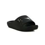 Chanclas Diadora modelo Sand de color negro, con diseño deslizante, perforaciones laterales para ventilación y el logo de la marca en blanco en la tira superior.
