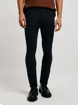 Pantalón de jean negro de corte skinny.