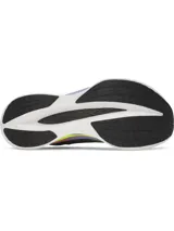 Championes de running Under Armour Velociti Elite 3, diseñados para carreras de larga distancia. Presentan una parte superior de tejido técnico ligero, placa de fibra de carbono para mayor propulsión y entresuela reactiva. El diseño destaca por su combinación de colores negro, amarillo neón, fucsia y azul.