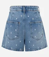 Short de jean color azul con corte evasé y bordado de lunares blancos en toda la prenda. Cuenta con pasacintos, bolsillos delanteros y traseros.