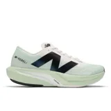 Championes de running New Balance FuelCell Rebel v4, color blanco con detalles en celeste y negro.
