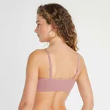 Pack de dos tops de canalé, uno en color rosa claro y otro en color bordó, ambos con tirantes finos y escote en V.