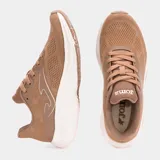Championes de running Joma modelo Argon, color marrón claro (tostado/camel) con detalles en blanco y rosa metálico en la entresuela. Presentan una capellada de malla perforada y el logo de Joma en el lateral.