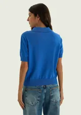 Short de lino beige con elástico en la cintura, diseño clásico y cómodo.