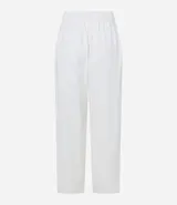 Pantalón pantacourt de viscosa color blanco, con bolsillos laterales y cierre con botones delanteros.