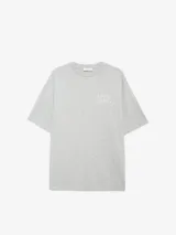 Camiseta gris melange de corte holgado y extragrande, con estampado en el frente con tipografía serif y leyenda 'NY BING' en la espalda.