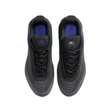 Championes Nike Air Max Fire, de color negro con detalles en azul y suela con amortiguación Air visible en el talón.