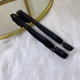 Par de ligas negras regulables con enganche.