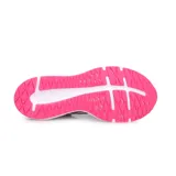 Championes de running Asics modelo Patriot 12, color gris con detalles en blanco y fucsia. Confeccionados en malla transpirable, cuentan con entresuela blanca y suela de goma fucsia.