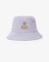 Gorro tipo bucket negro con logo blanco bordado en el frente.