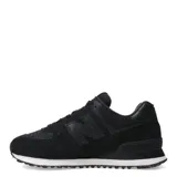 Championes urbanos New Balance modelo 574, color negro con textura de piel de serpiente en la puntera y laterales. Presentan el logo N característico en los costados, entresuela blanca con detalles moteados y suela de goma negra.