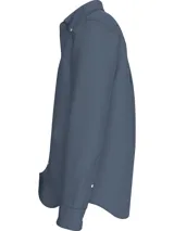 Camisa Tommy Hilfiger azul de popelina de algodón con Flex Technology, cuello abotonado, corte regular, mangas largas y logo bordado en el pecho.