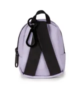 Mini mochila decorativa JanSport color negro, con bolsillo frontal y parche de la marca. Diseñada como accesorio tipo charm para colgar en bolsos o mochilas.